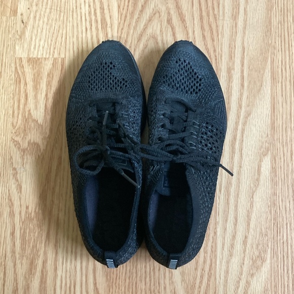 Mens flyknit racer 6.5 women’s size 8 - worn a couple of times - asking $140 obo - Picture 1 of 4